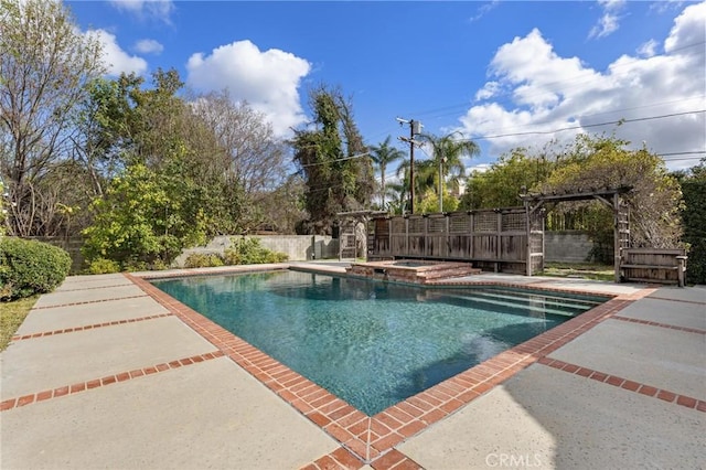 view of pool featuring an in ground hot tub, a pergola, and a patio area