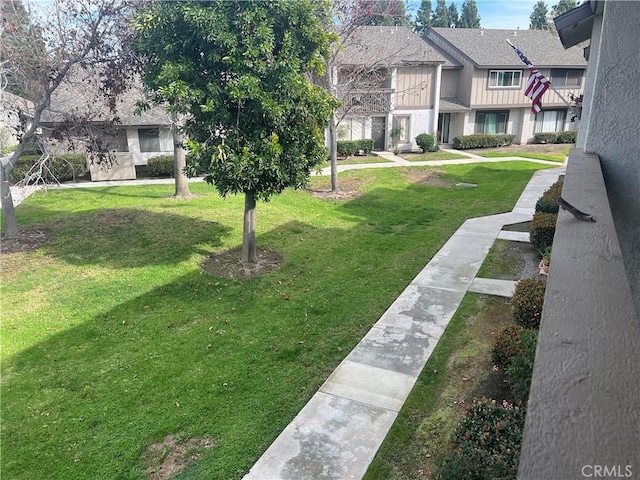 view of yard with a residential view