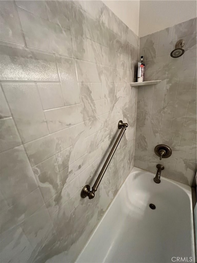 full bath with bathtub / shower combination