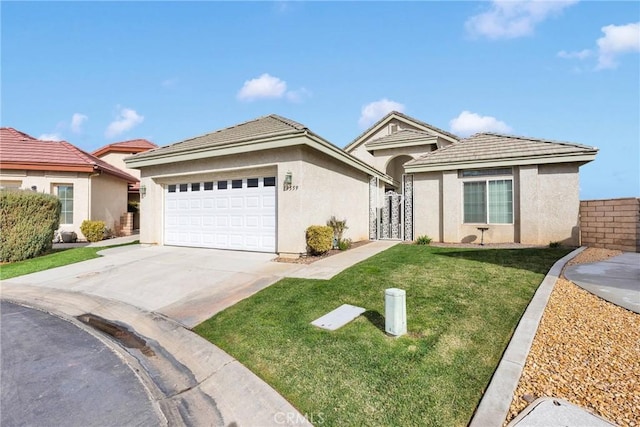 view of front of property featuring a front yard and a garage