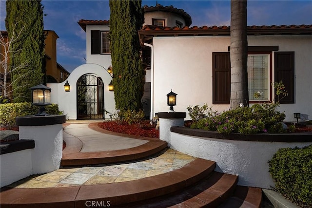 view of front facade featuring stucco siding