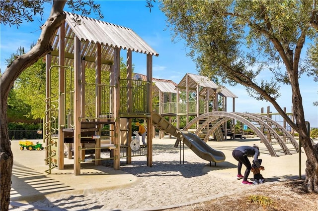 122 Appian Blvd, Irvine, CA 92602 - view of community play area
