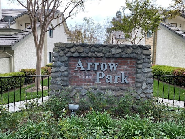 view of community / neighborhood sign