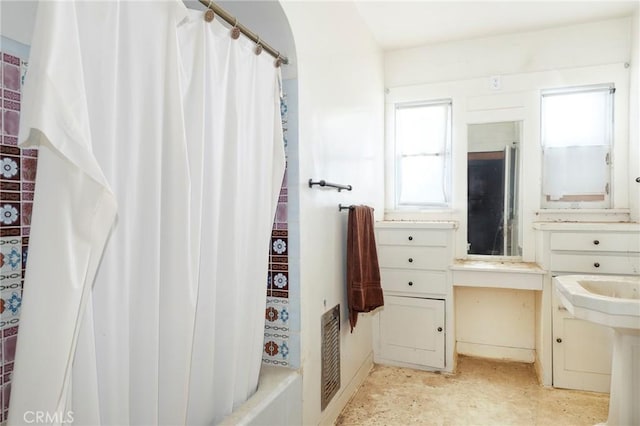 bathroom featuring shower / bathtub combination with curtain