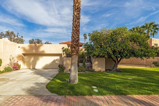 view of front of house featuring a garage and a front yard