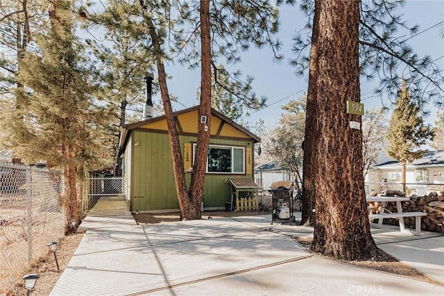exterior space featuring a storage shed