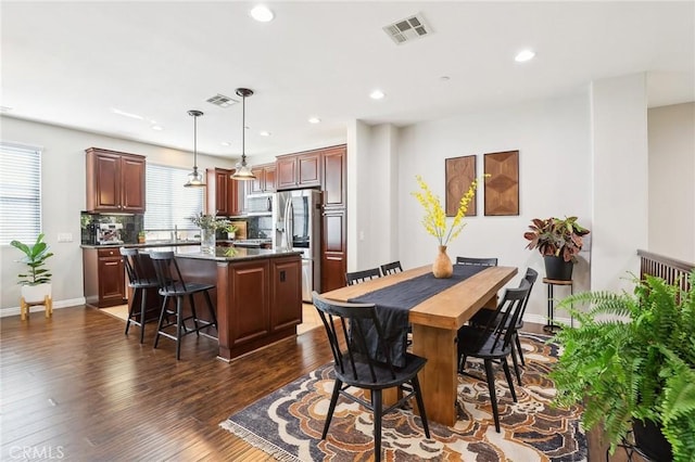 dining area with baseboards, visible vents, dark wood-type flooring, and recessed lighting