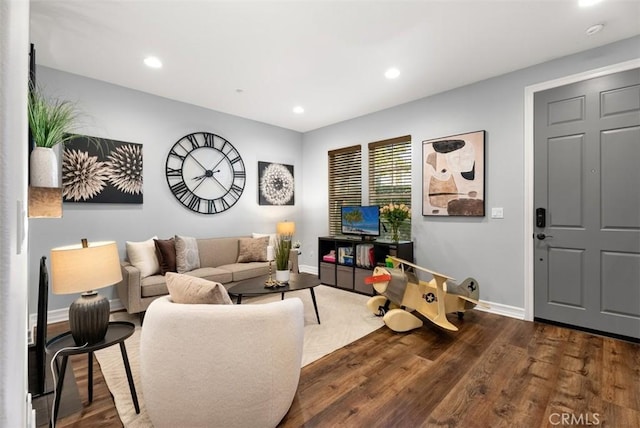 living room featuring recessed lighting, wood finished floors, and baseboards