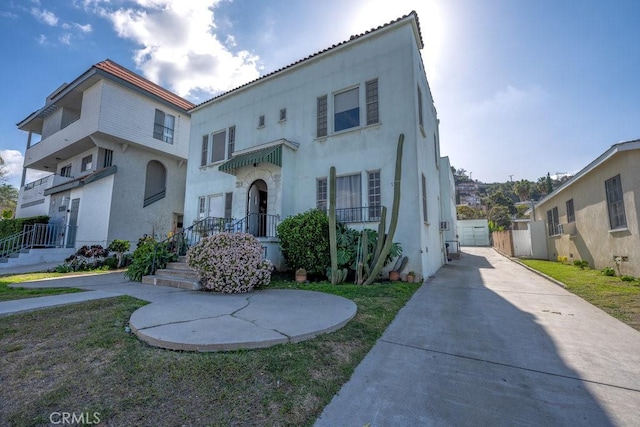 view of mediterranean / spanish-style house