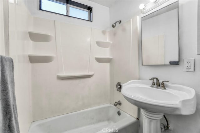 bathroom with shower / tub combination