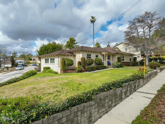 view of front of house featuring a front yard