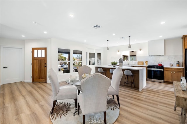 dining room featuring light wood-style floors, visible vents, and recessed lighting