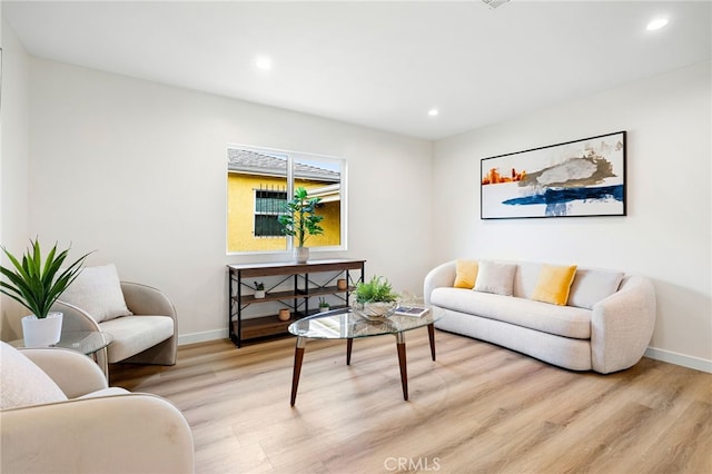 living room featuring recessed lighting, light wood-style flooring, and baseboards