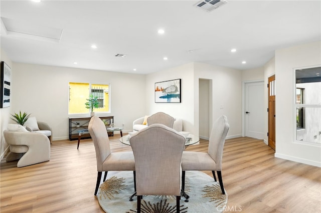 dining space featuring light wood-type flooring, baseboards, visible vents, and recessed lighting