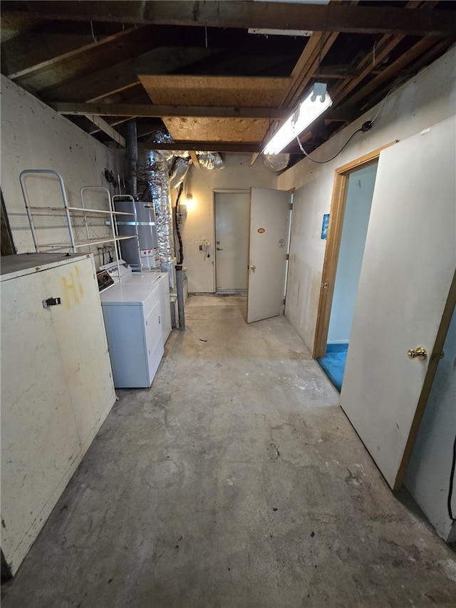 unfinished below grade area featuring washing machine and clothes dryer