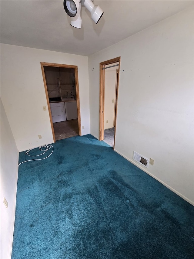 unfurnished bedroom featuring ceiling fan, visible vents, independent washer and dryer, and carpet floors