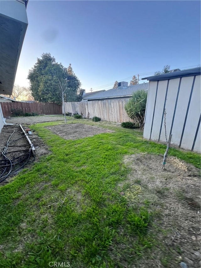 749 Junipero Ct, Merced, CA 95348 - view of yard with a fenced backyard