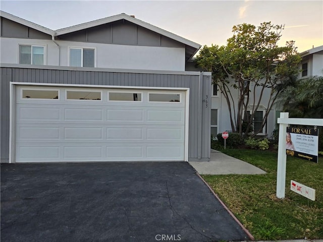 view of front of house featuring aphalt driveway and a garage