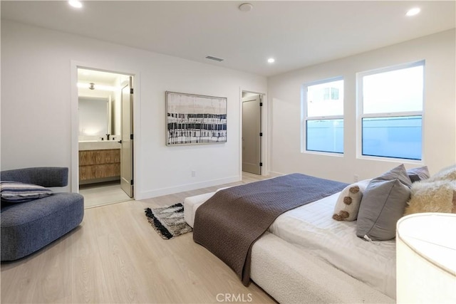 bedroom featuring light wood-type flooring, visible vents, baseboards, and recessed lighting