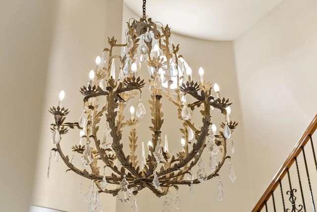 room details featuring a chandelier