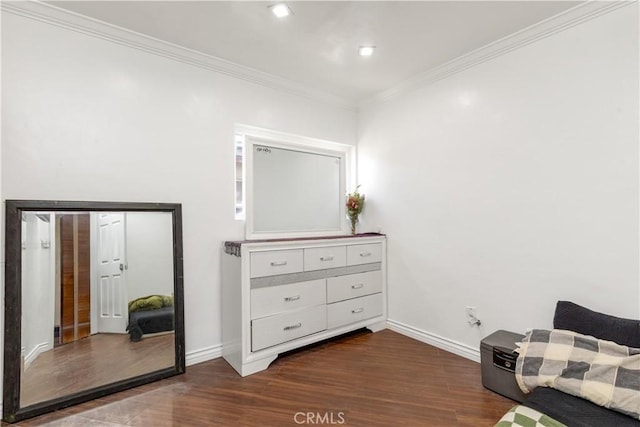 living area featuring baseboards, dark wood-style flooring, crown molding, and recessed lighting