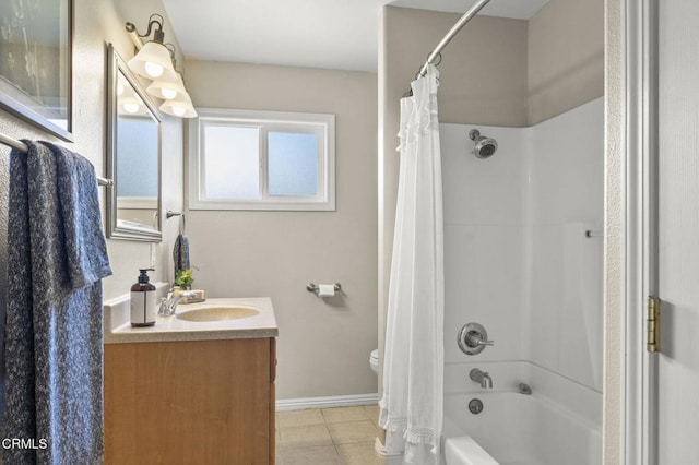 bathroom featuring shower / bathtub combination with curtain, toilet, vanity, baseboards, and tile patterned floors