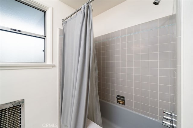 bathroom featuring shower / bath combo