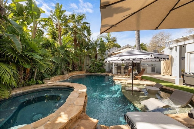 view of pool featuring an in ground hot tub