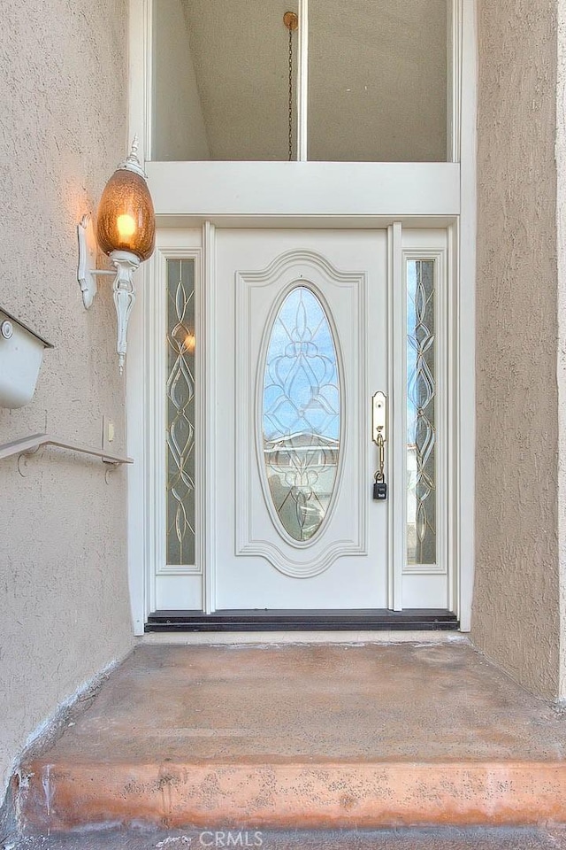 entrance to property with stucco siding