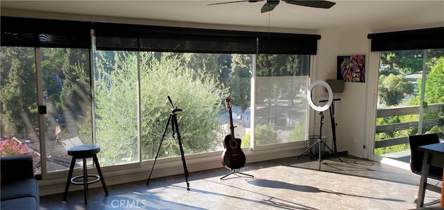 sunroom / solarium with a ceiling fan