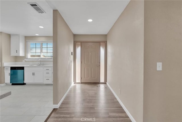 foyer featuring baseboards, visible vents, and recessed lighting