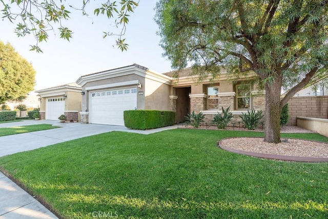 view of front of property featuring a garage and a front yard