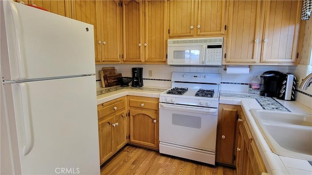 1239 Yosemite Dr, Lake Arrowhead, CA 92352 - kitchen with white appliances, tile counters, backsplash, and light wood-type flooring