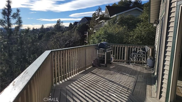 1239 Yosemite Dr, Lake Arrowhead, CA 92352 - deck with area for grilling