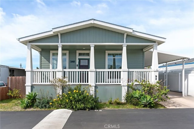 view of front of property featuring covered porch