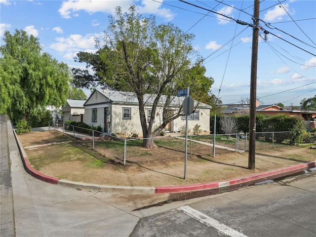 12626 Cometa Ave, San Fernando, CA 91340 - ranch-style home featuring a fenced front yard
