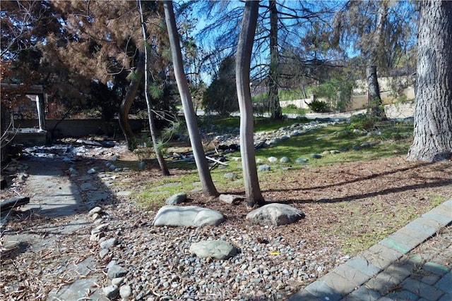 Listing photo 3 for 1776 Alta Wood Dr, Altadena CA 91001