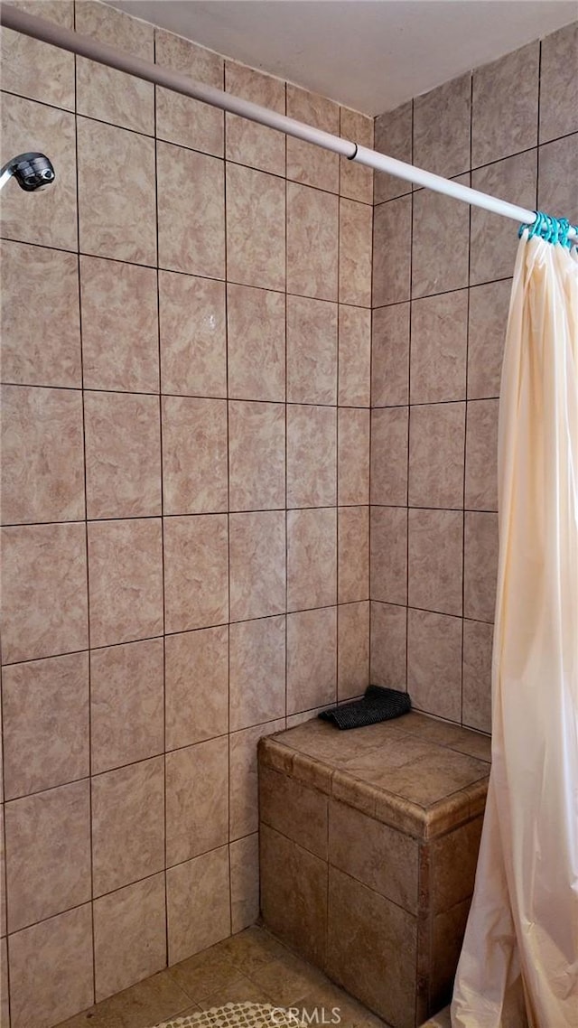 10813 State St, Lynwood, CA 90262 - bathroom featuring a tile shower