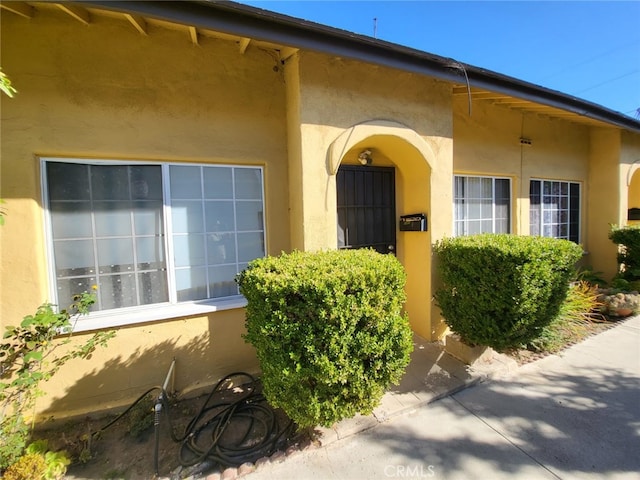 entrance to property with stucco siding