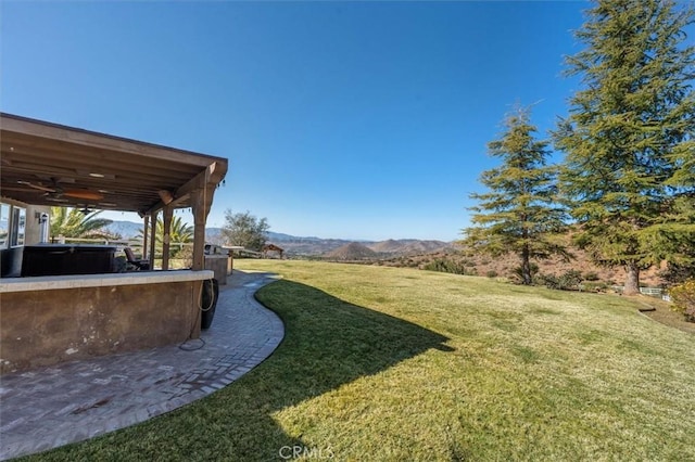 view of yard featuring a mountain view