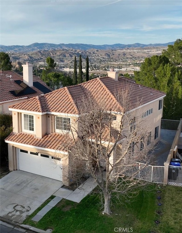 birds eye view of property featuring a mountain view