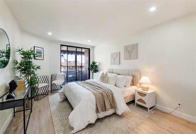 bedroom featuring light wood-style floors, recessed lighting, and baseboards