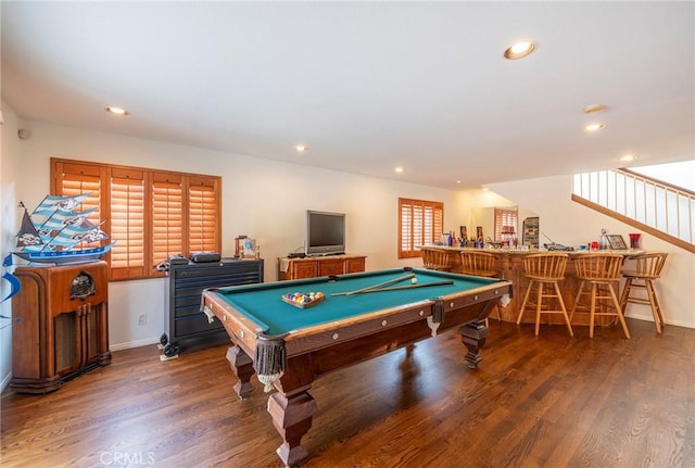 rec room featuring recessed lighting, billiards, baseboards, a bar, and dark wood finished floors