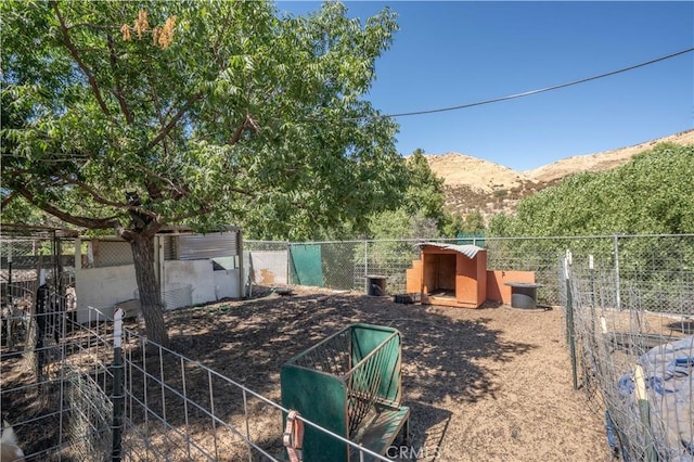 view of yard with fence and a mountain view