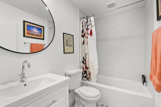 bathroom with toilet, vanity, and shower / tub combo