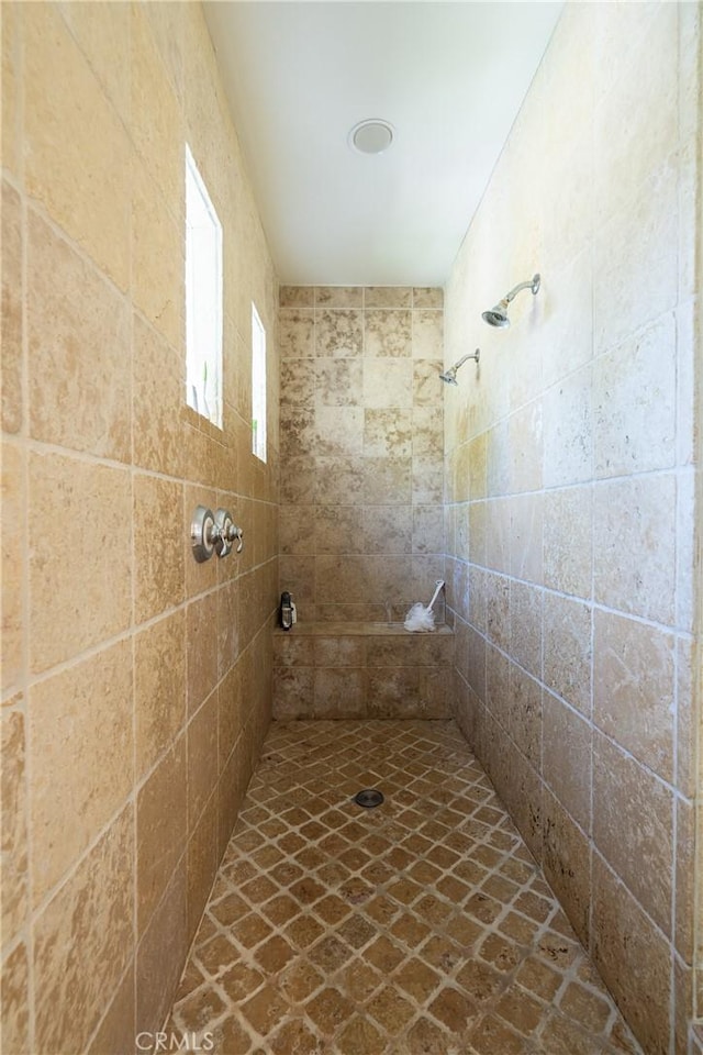 full bath with tiled shower