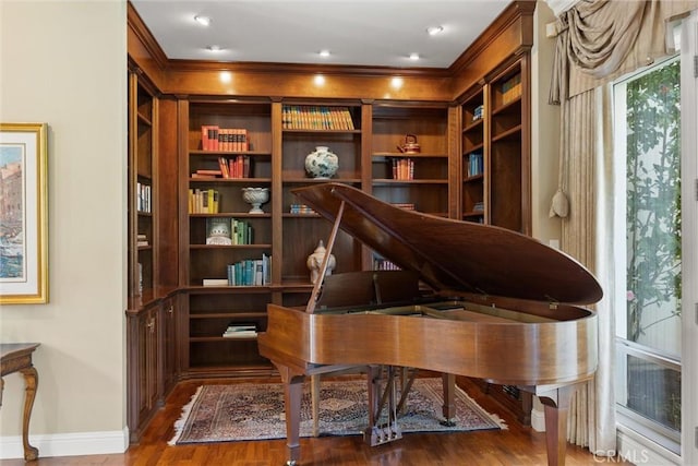 sitting room with wood finished floors and baseboards