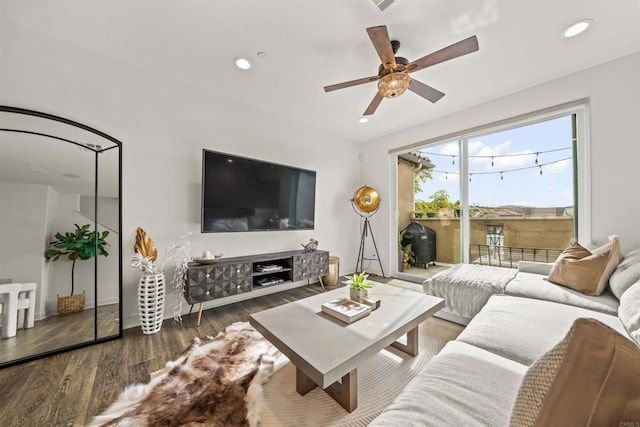 living room with baseboards, wood finished floors, a ceiling fan, and recessed lighting