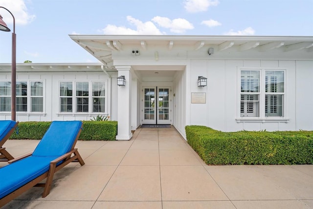 entrance to property featuring a patio area