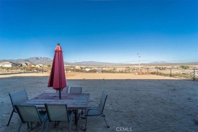 view of yard with fence and a mountain view